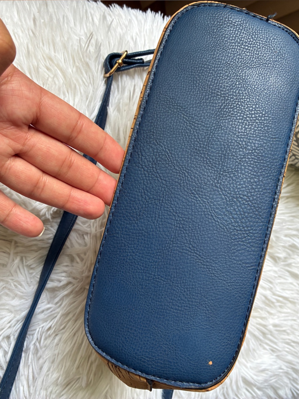 Natural Cork Tassel Crossbody Bag with Zip Pocket 💙 - Picture 7 of 9